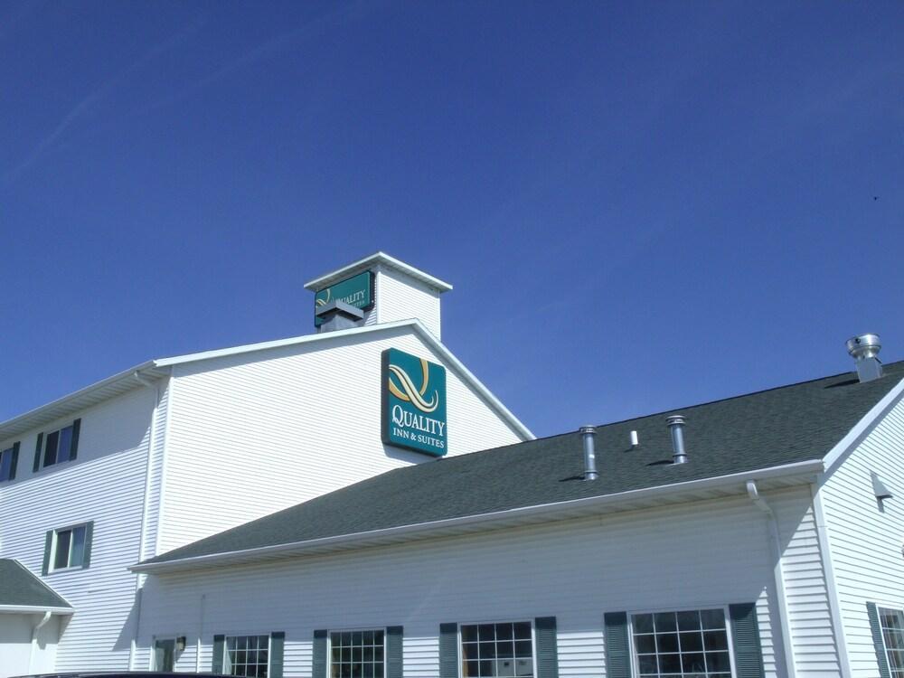 Quality Inn & Suites Eldridge Davenport North エクステリア 写真