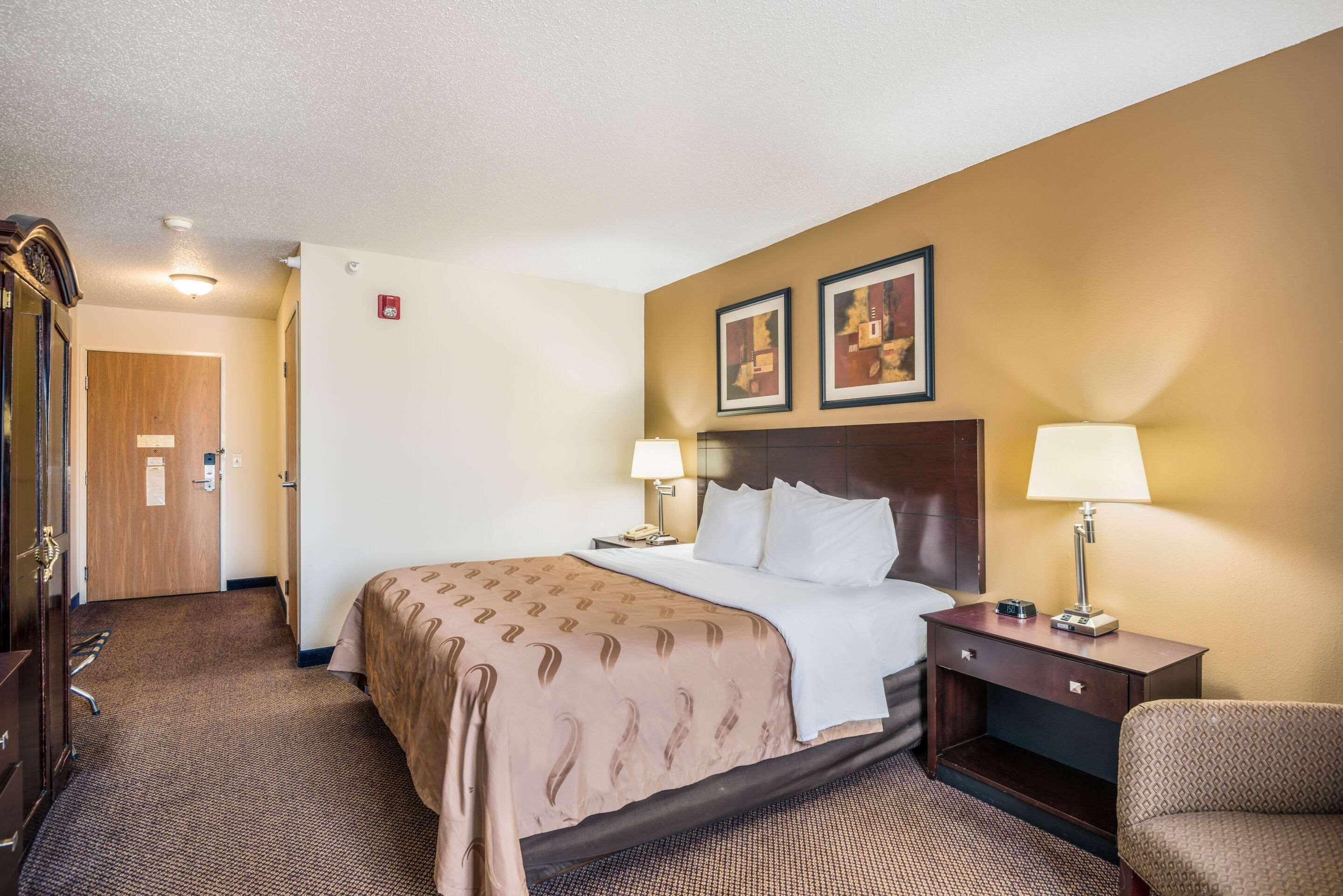 Quality Inn & Suites Eldridge Davenport North エクステリア 写真