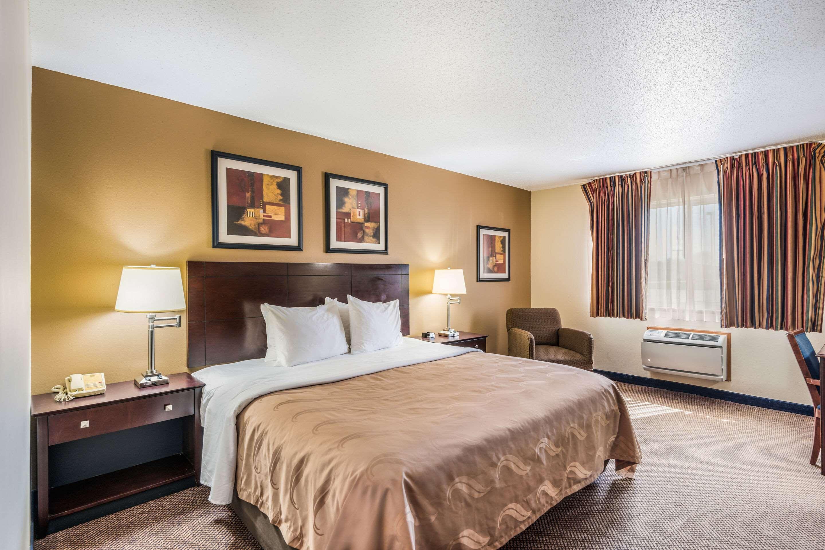 Quality Inn & Suites Eldridge Davenport North エクステリア 写真