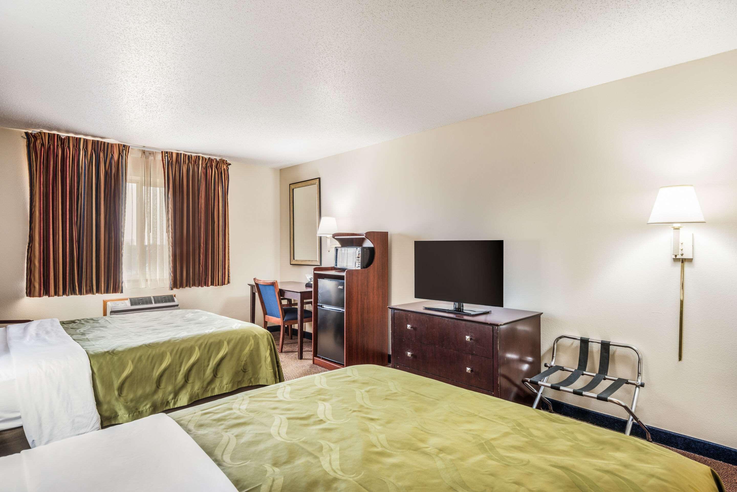 Quality Inn & Suites Eldridge Davenport North エクステリア 写真