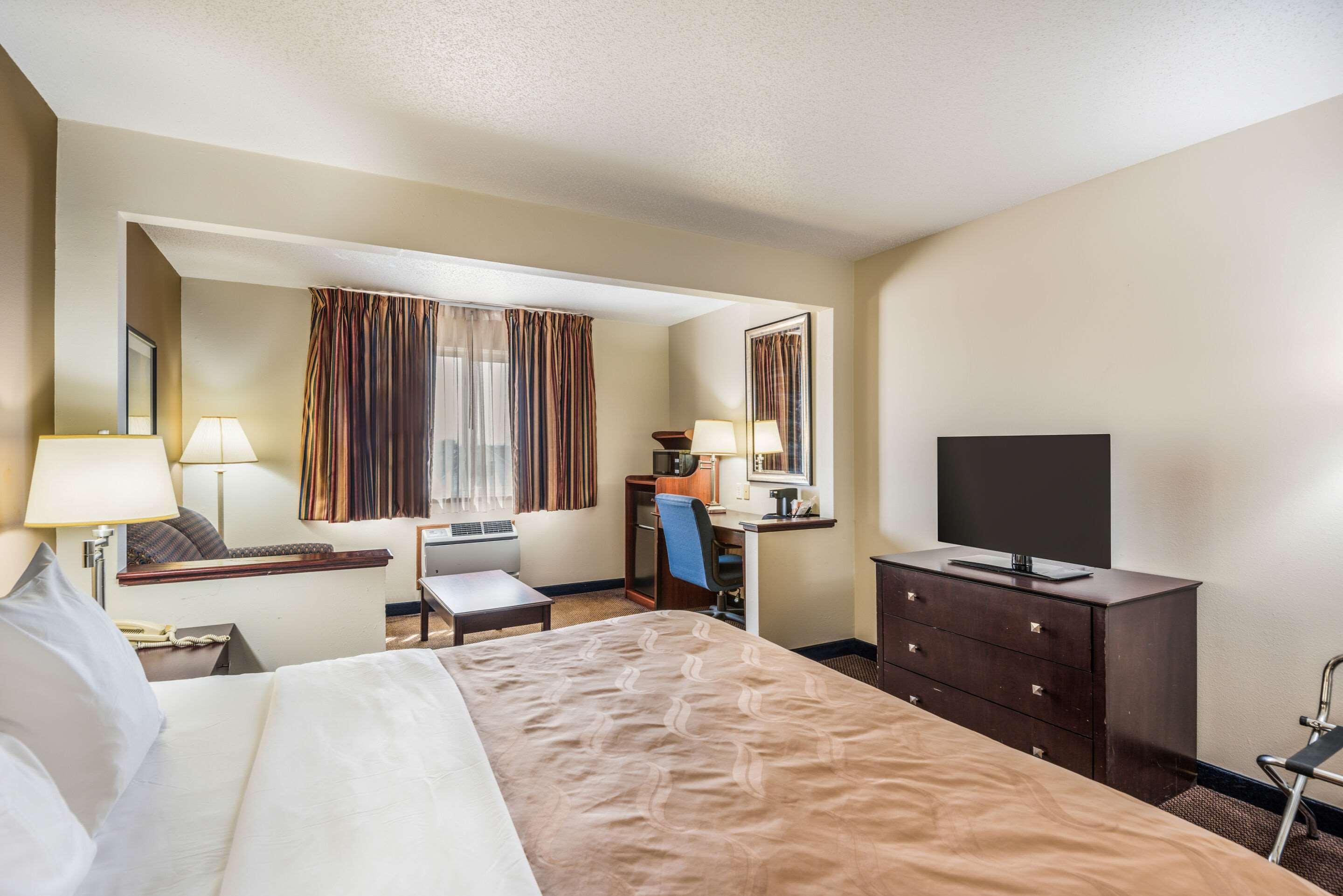 Quality Inn & Suites Eldridge Davenport North エクステリア 写真