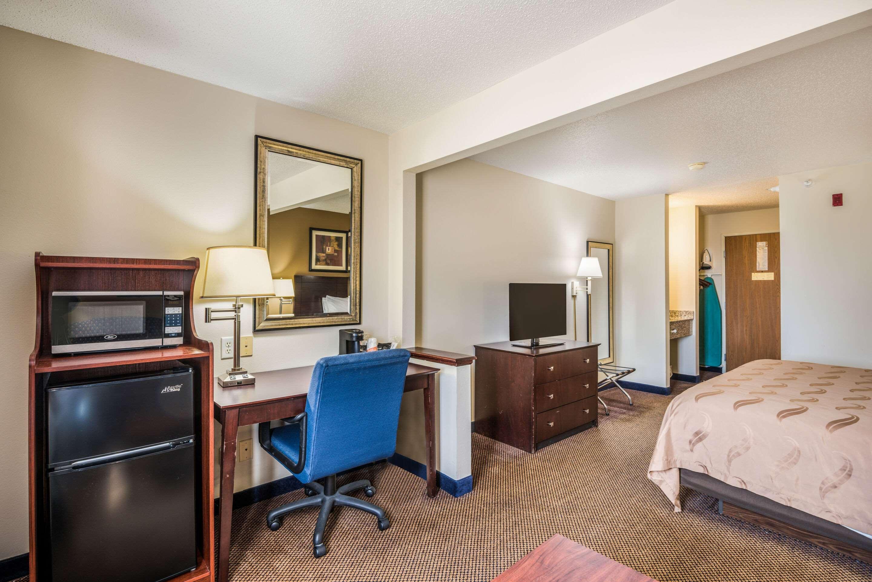 Quality Inn & Suites Eldridge Davenport North エクステリア 写真
