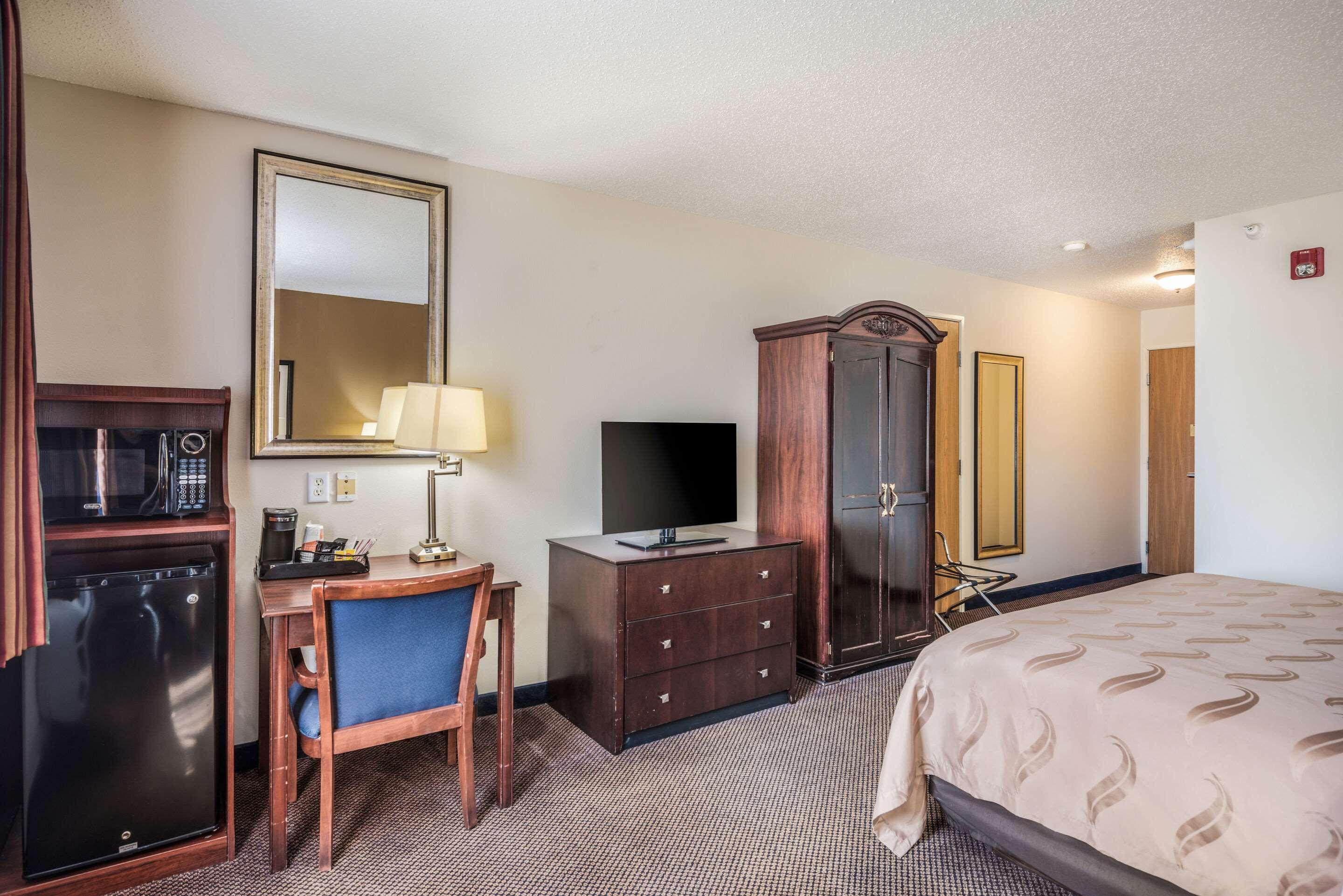 Quality Inn & Suites Eldridge Davenport North エクステリア 写真