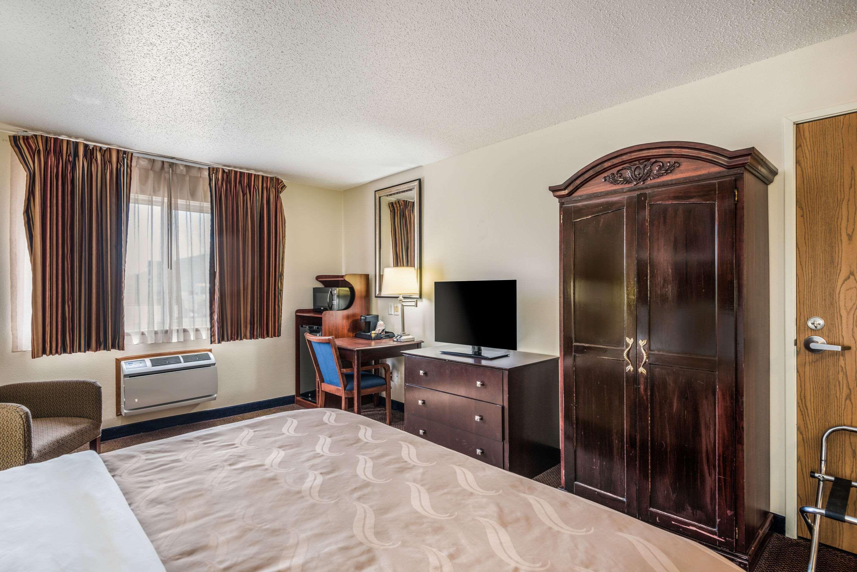 Quality Inn & Suites Eldridge Davenport North エクステリア 写真
