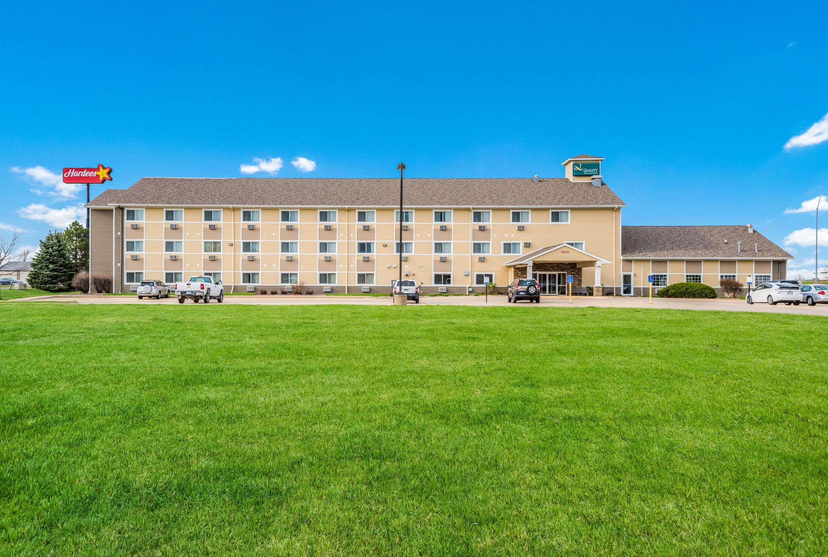 Quality Inn & Suites Eldridge Davenport North エクステリア 写真