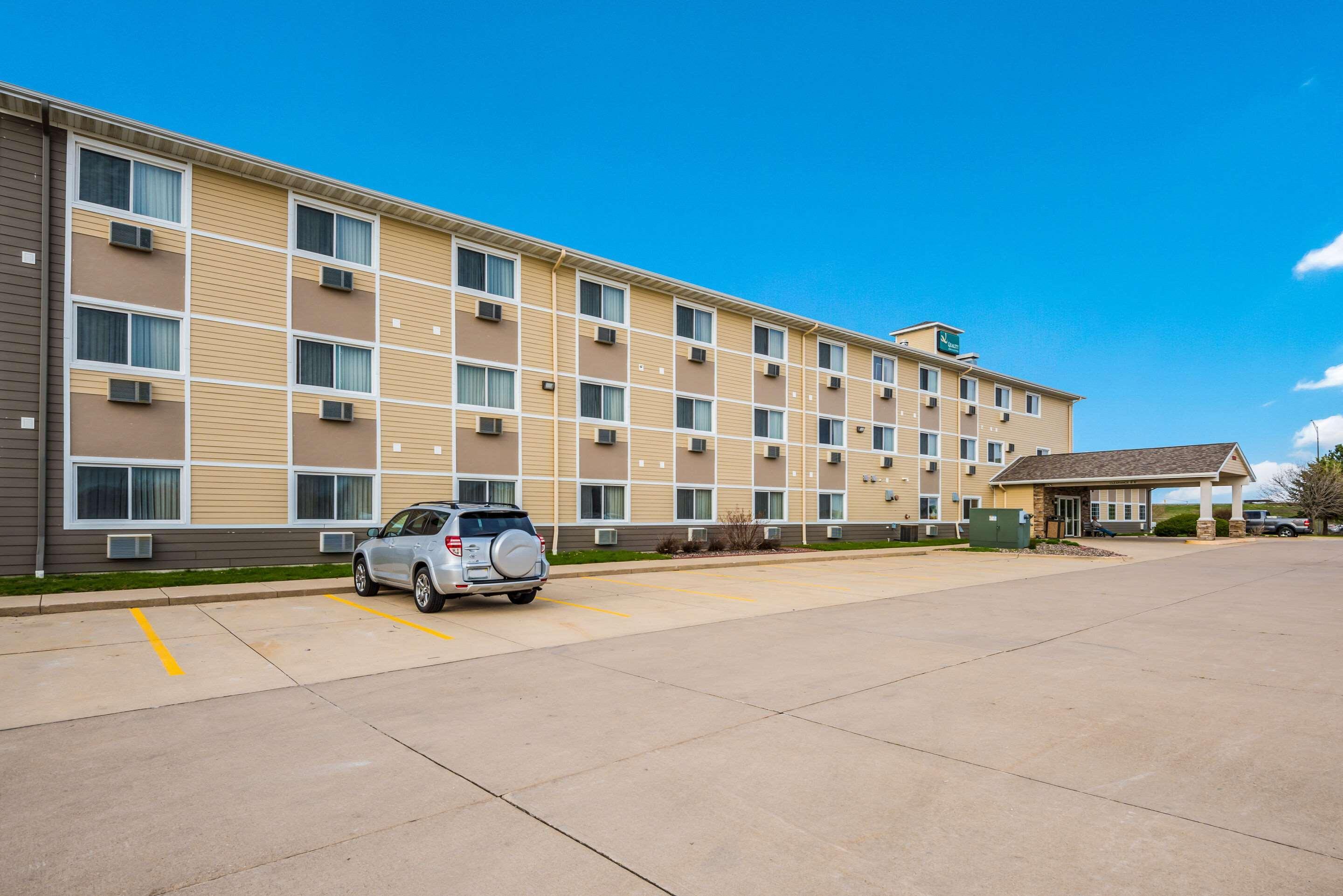 Quality Inn & Suites Eldridge Davenport North エクステリア 写真