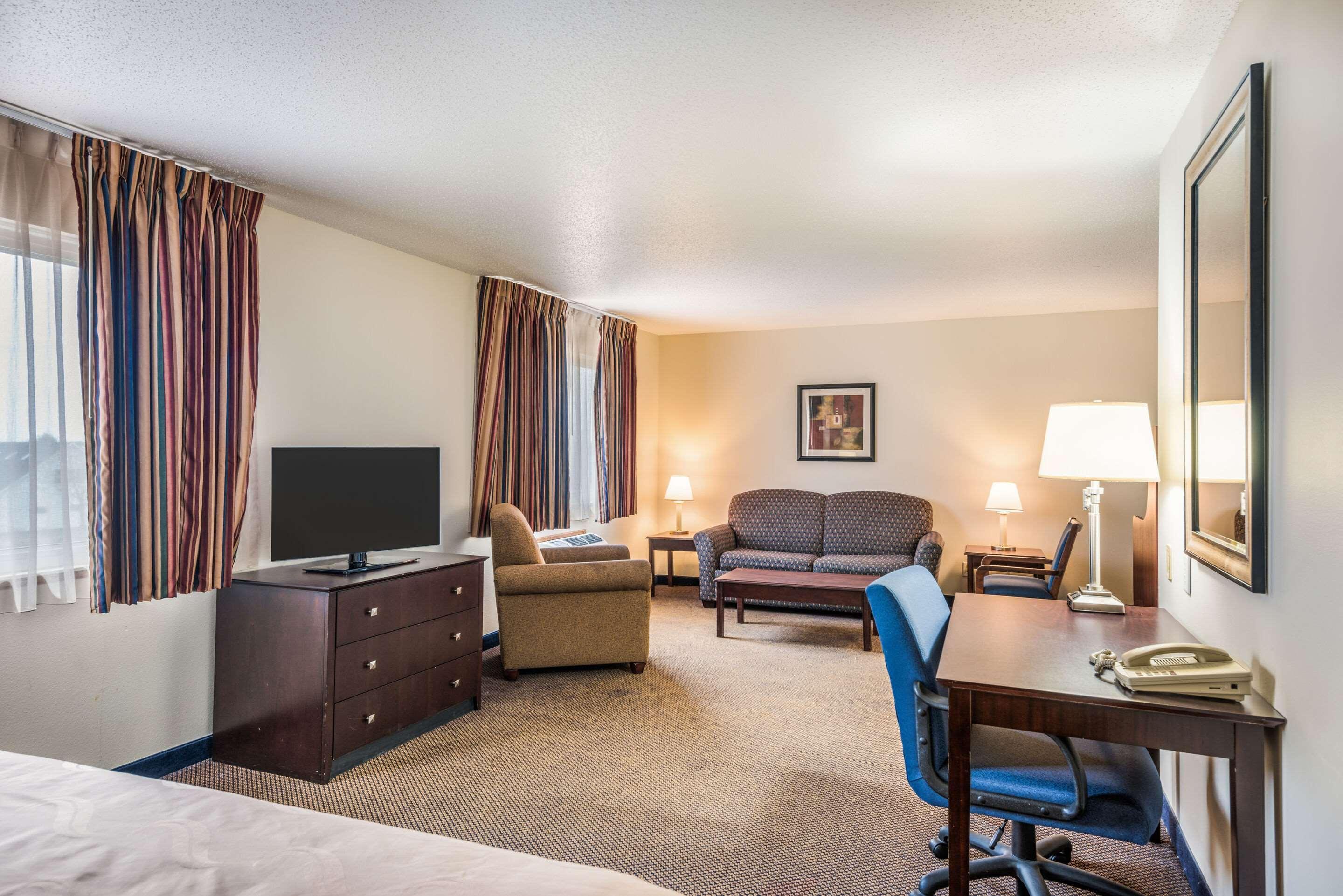 Quality Inn & Suites Eldridge Davenport North エクステリア 写真