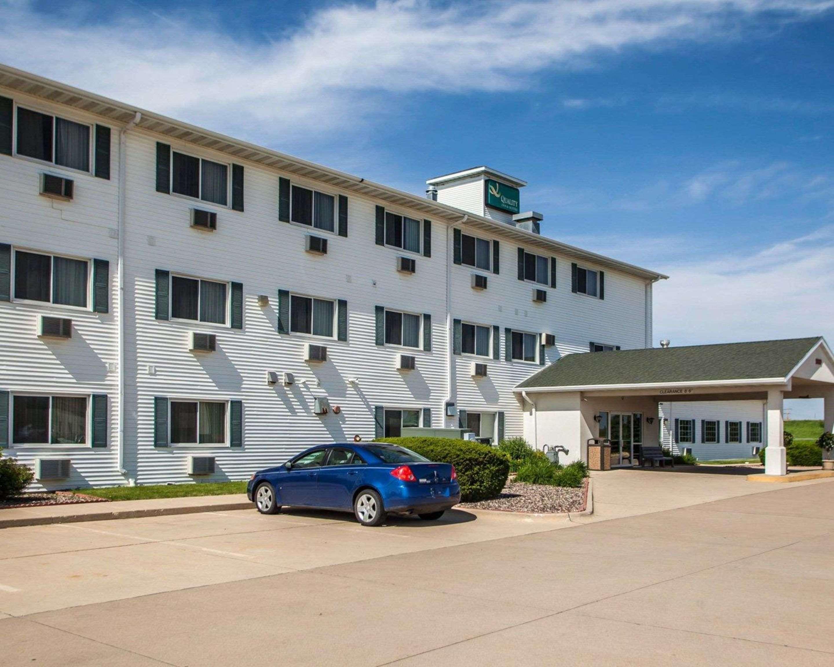 Quality Inn & Suites Eldridge Davenport North エクステリア 写真