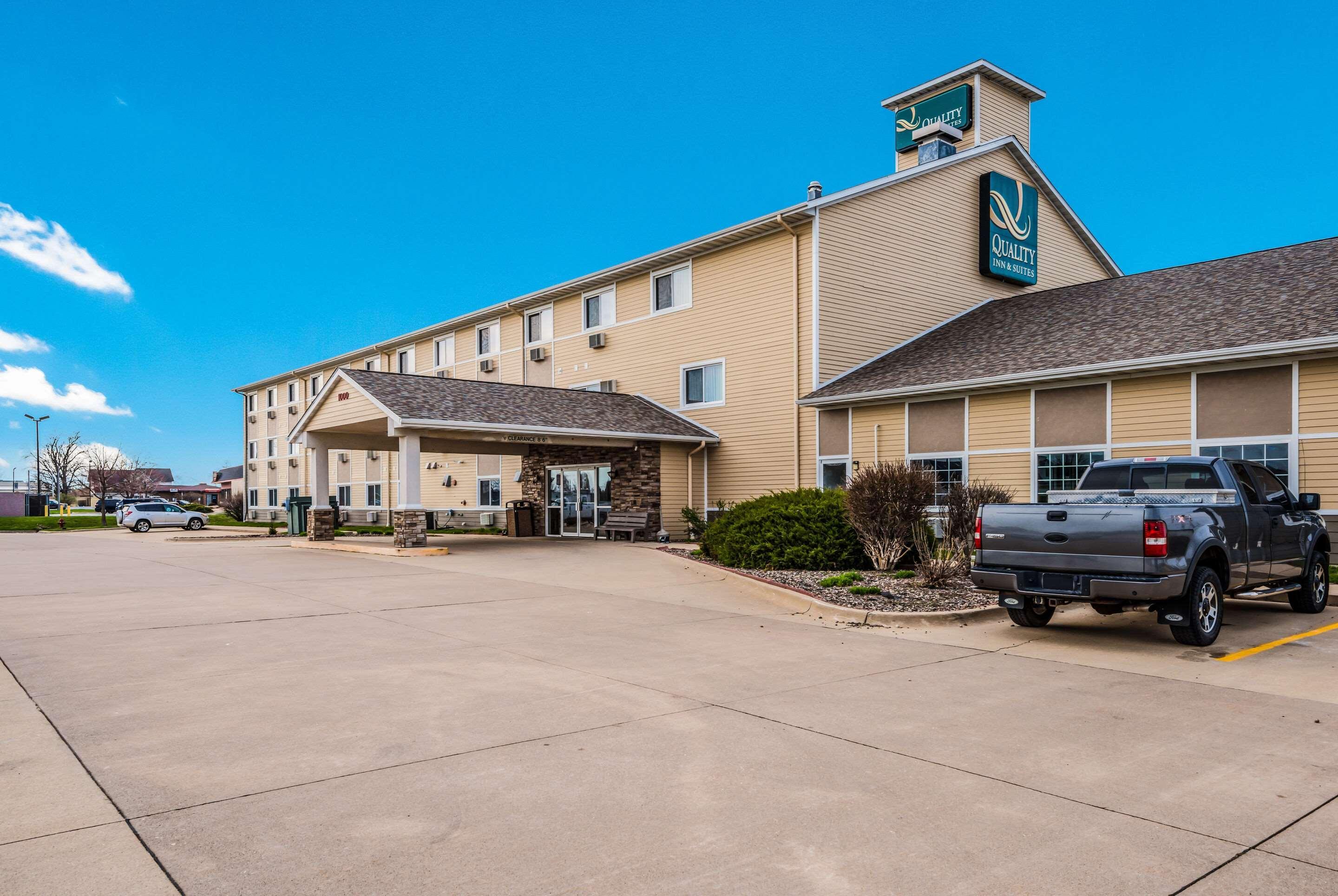 Quality Inn & Suites Eldridge Davenport North エクステリア 写真