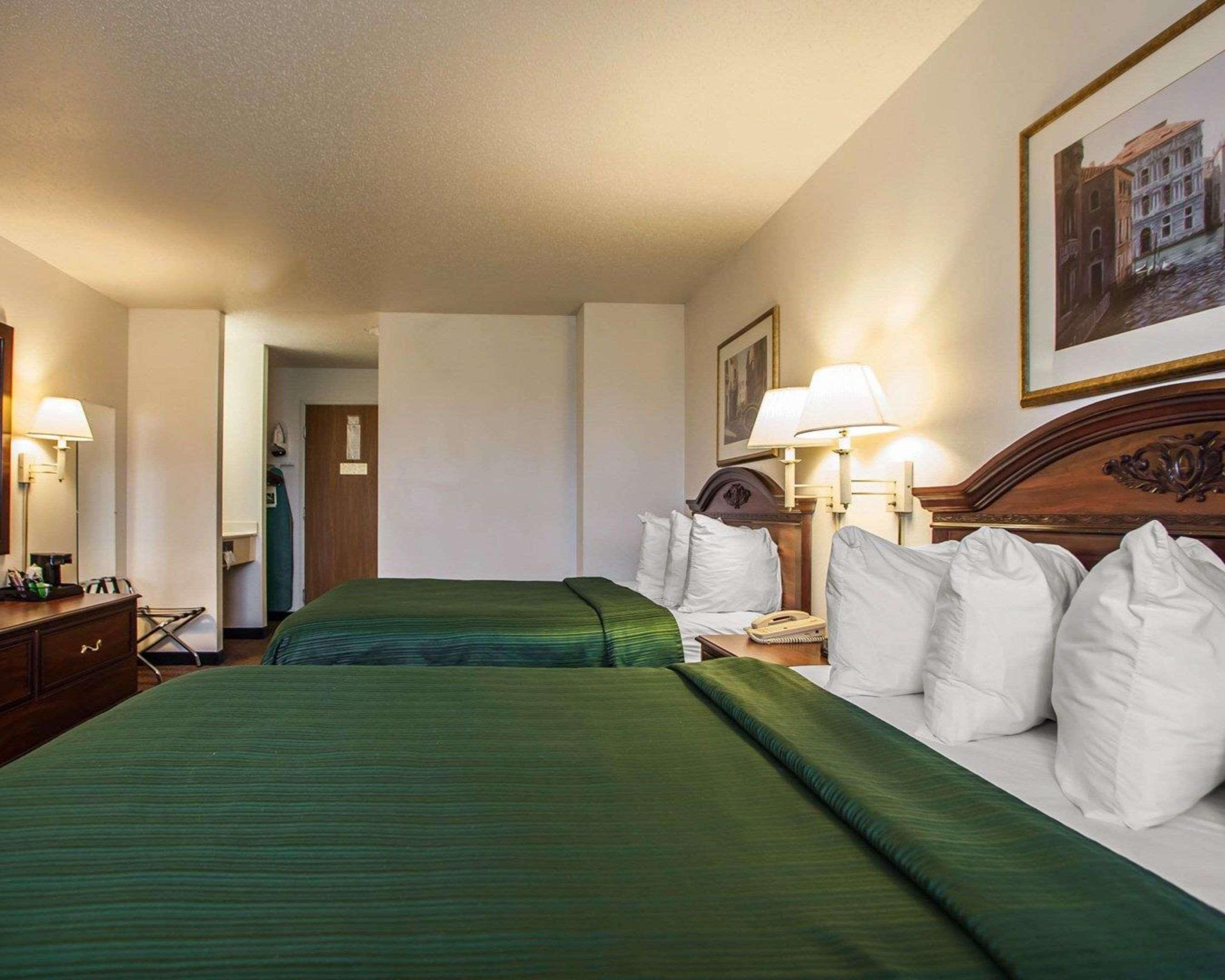 Quality Inn & Suites Eldridge Davenport North エクステリア 写真
