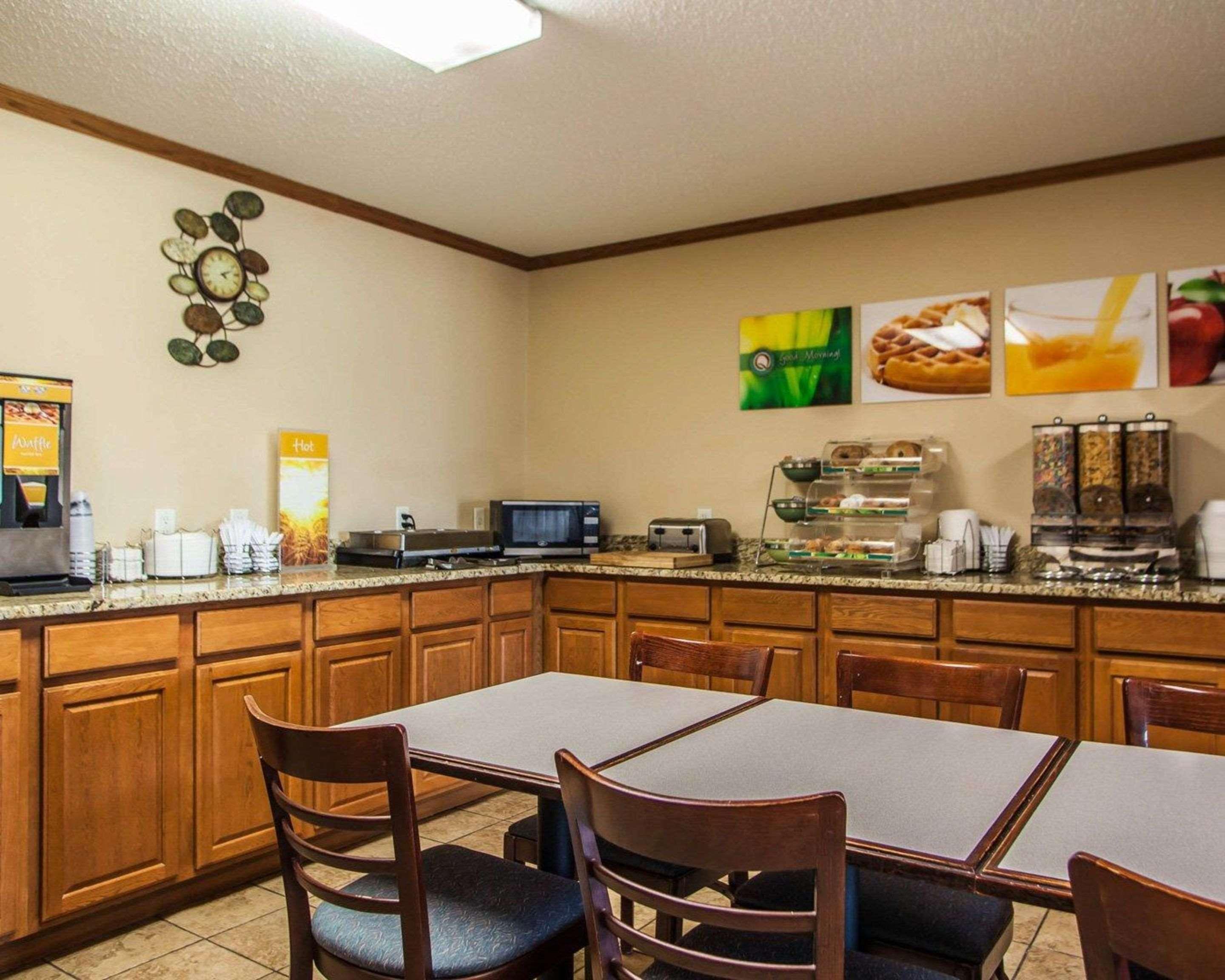Quality Inn & Suites Eldridge Davenport North エクステリア 写真