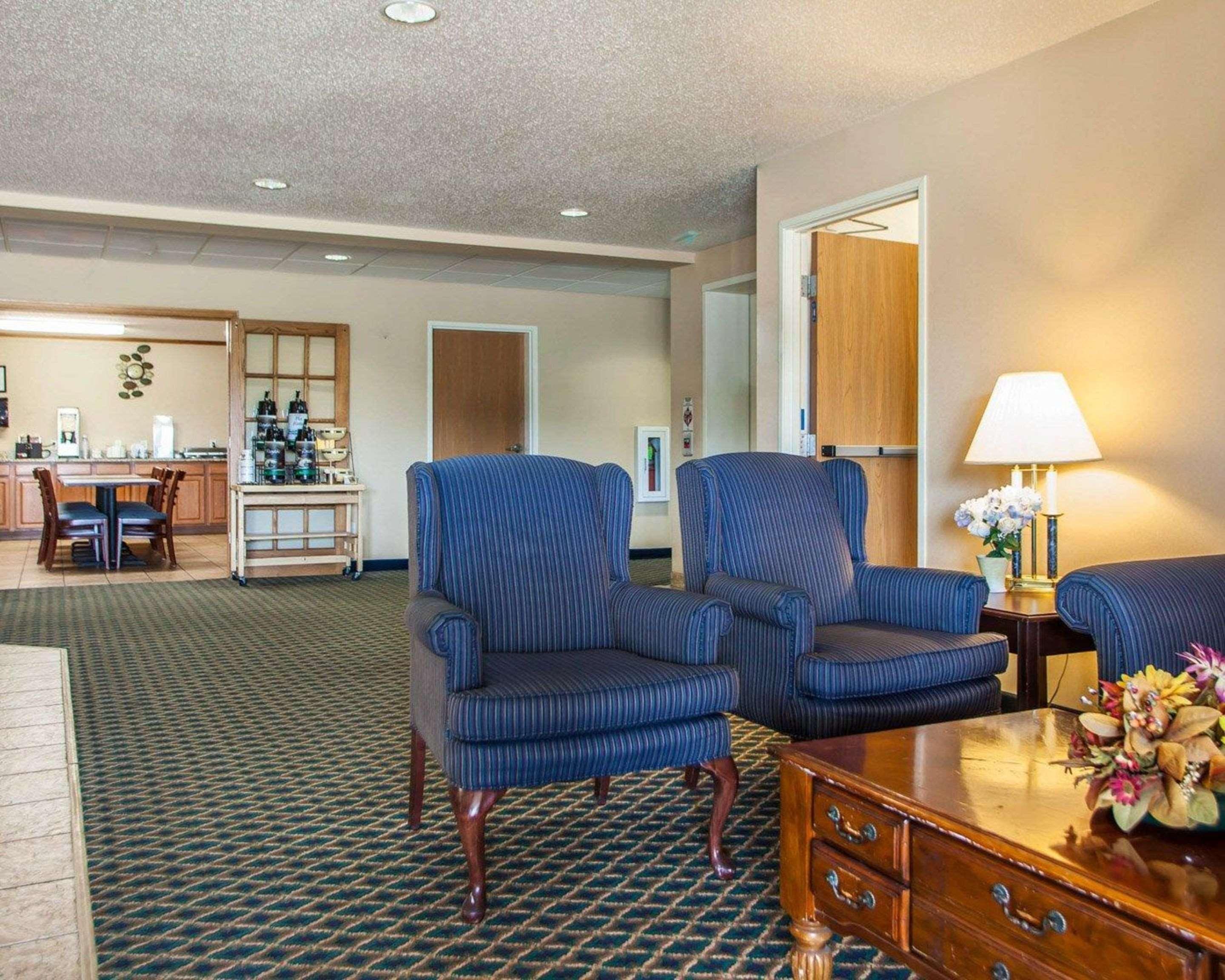 Quality Inn & Suites Eldridge Davenport North エクステリア 写真