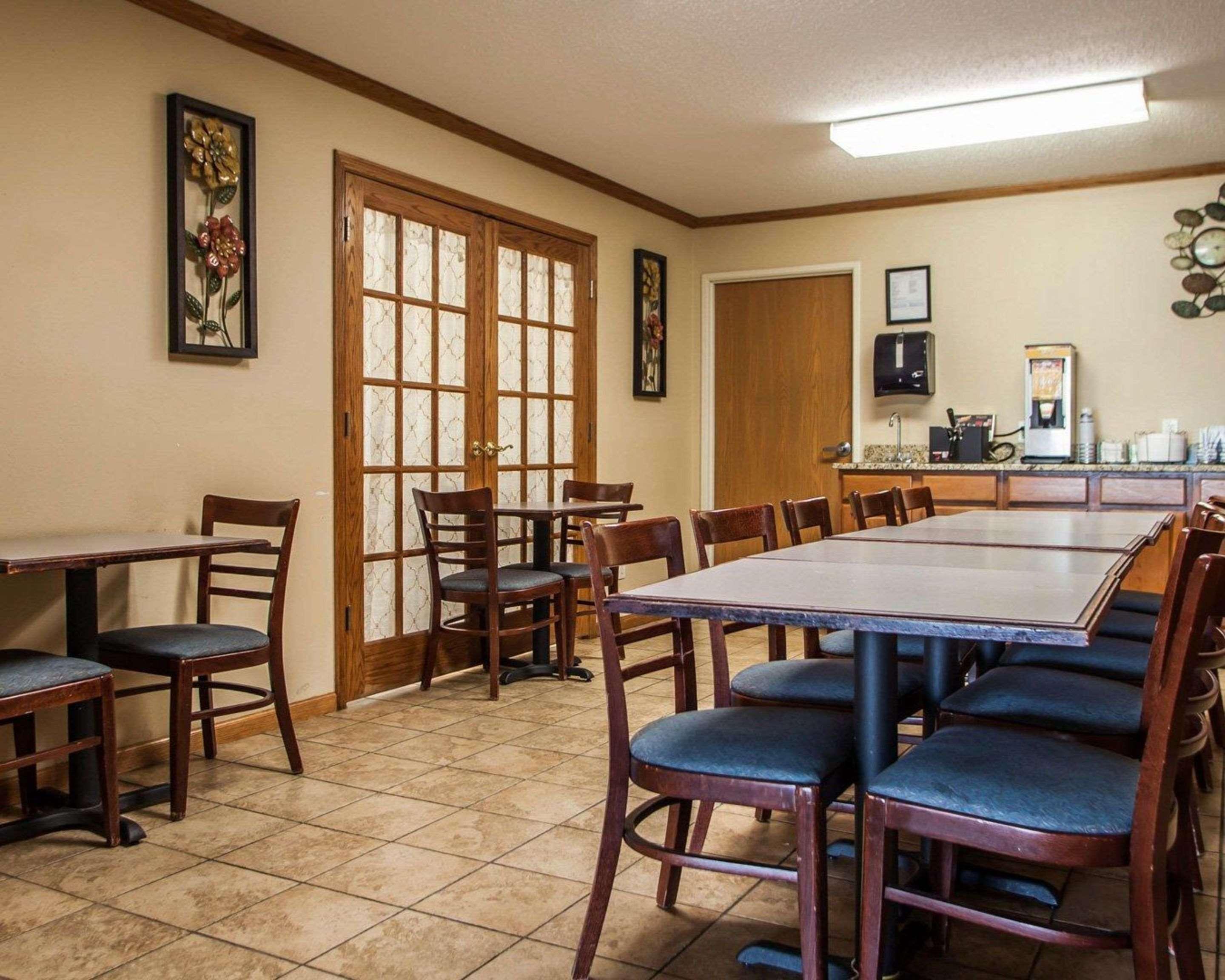 Quality Inn & Suites Eldridge Davenport North エクステリア 写真
