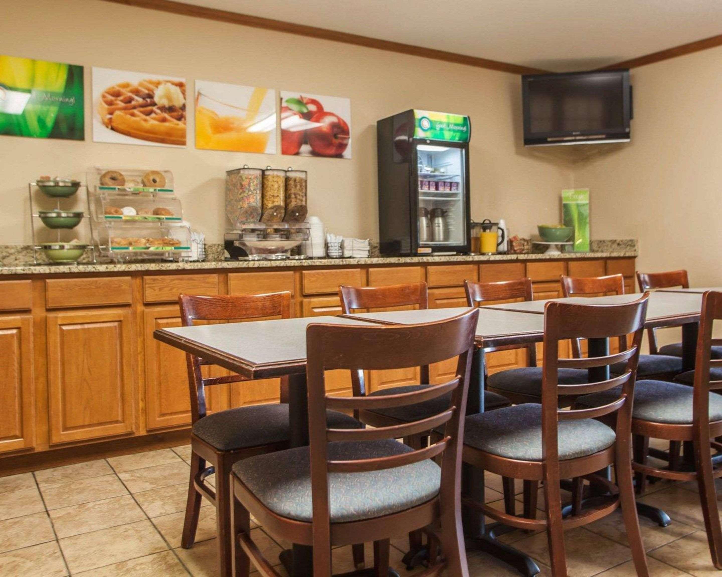 Quality Inn & Suites Eldridge Davenport North エクステリア 写真