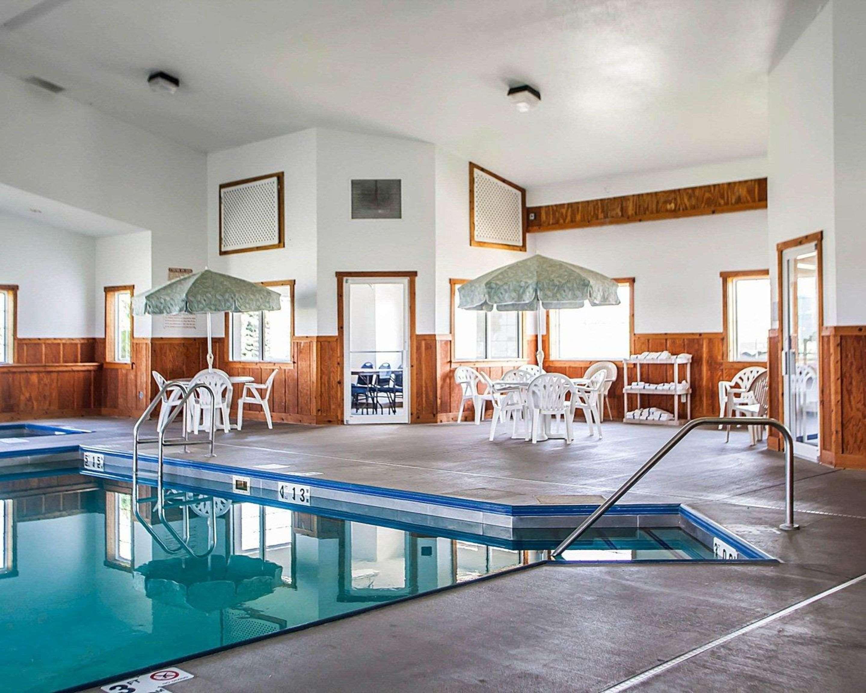Quality Inn & Suites Eldridge Davenport North エクステリア 写真