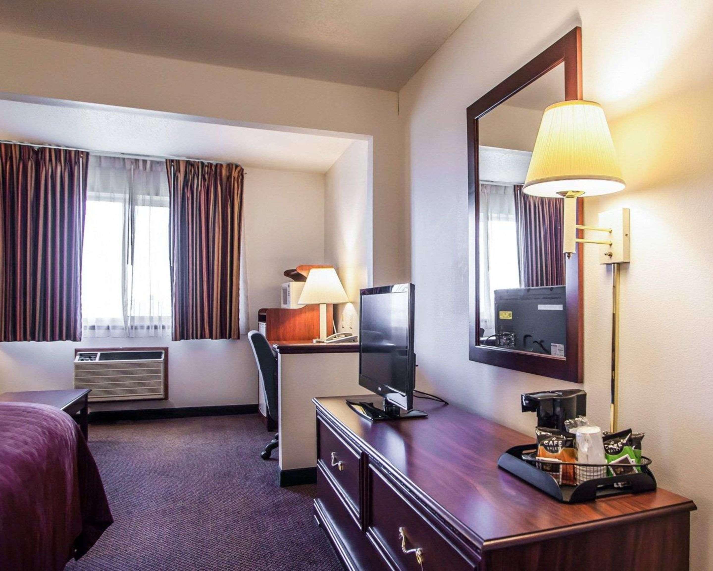 Quality Inn & Suites Eldridge Davenport North エクステリア 写真