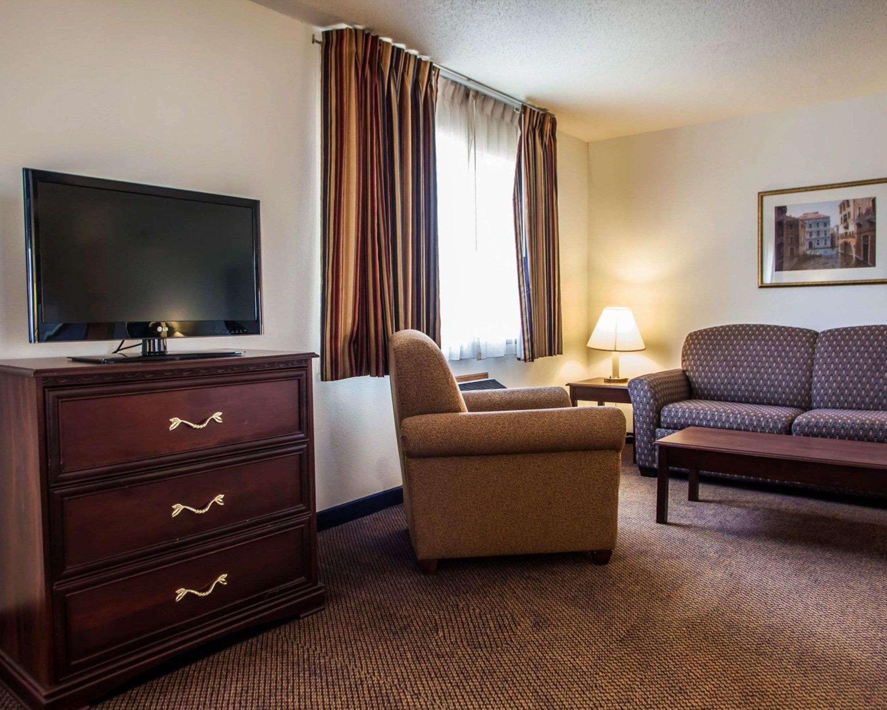 Quality Inn & Suites Eldridge Davenport North エクステリア 写真