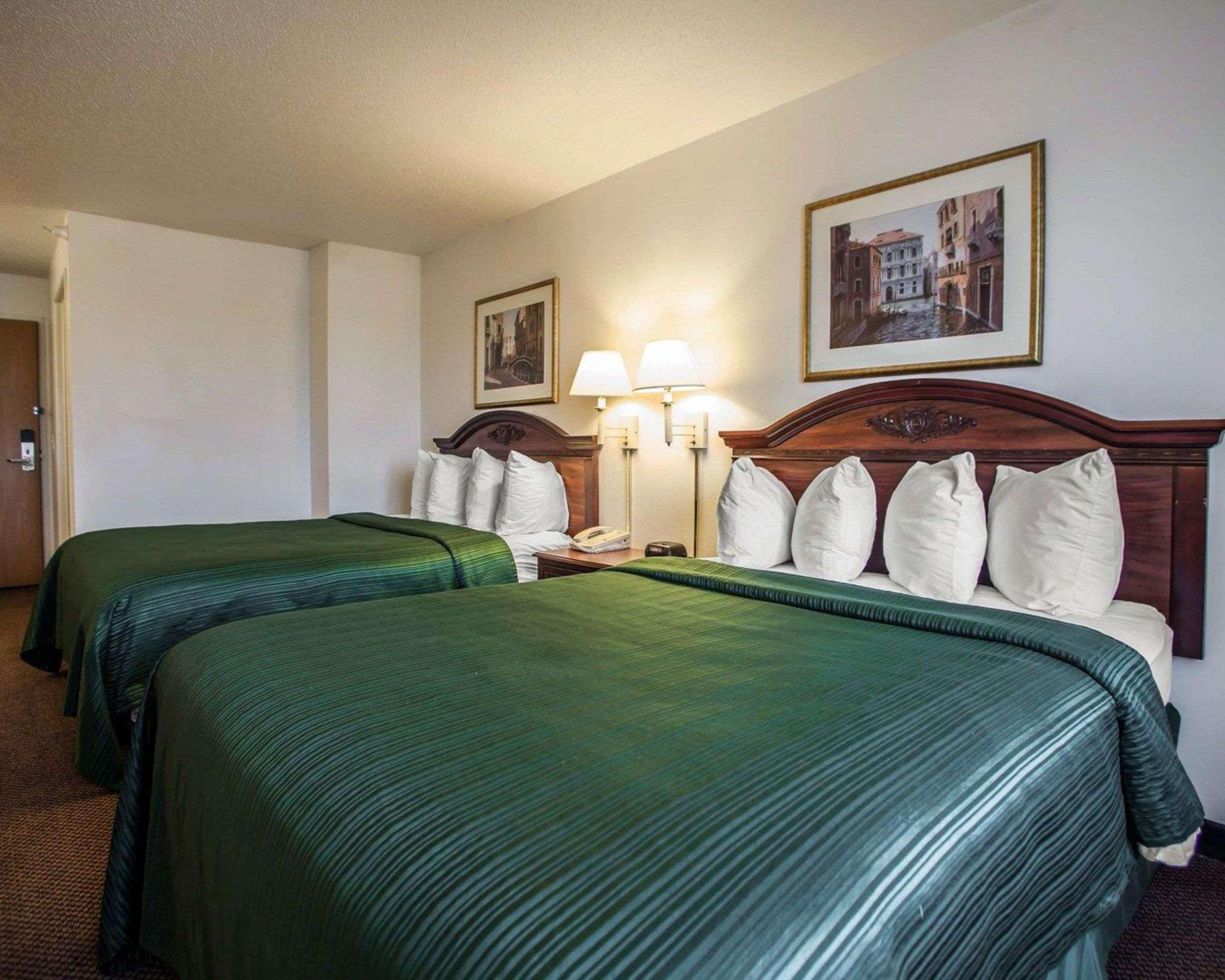 Quality Inn & Suites Eldridge Davenport North エクステリア 写真