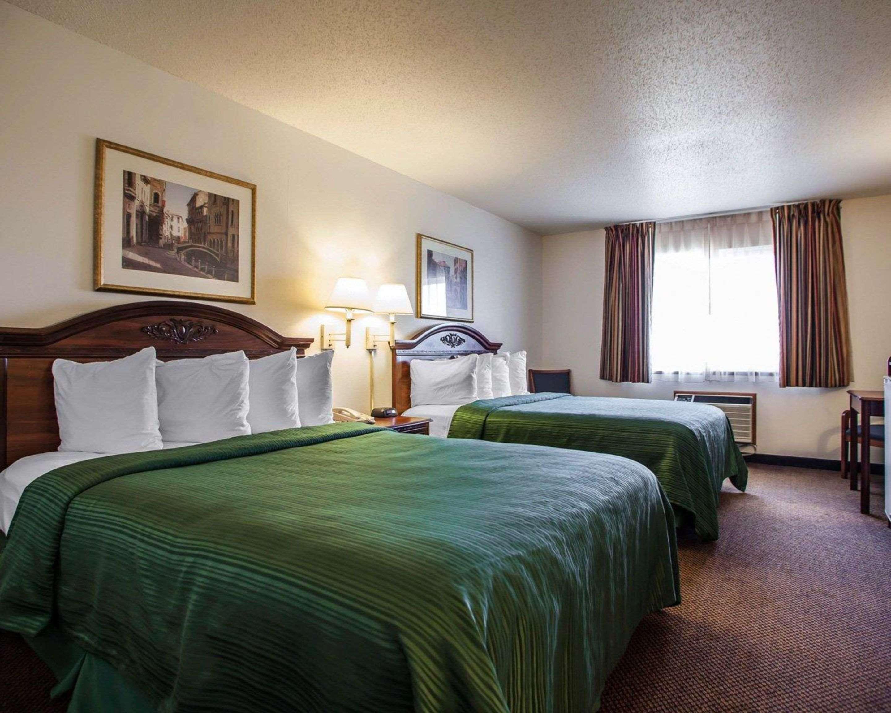Quality Inn & Suites Eldridge Davenport North エクステリア 写真