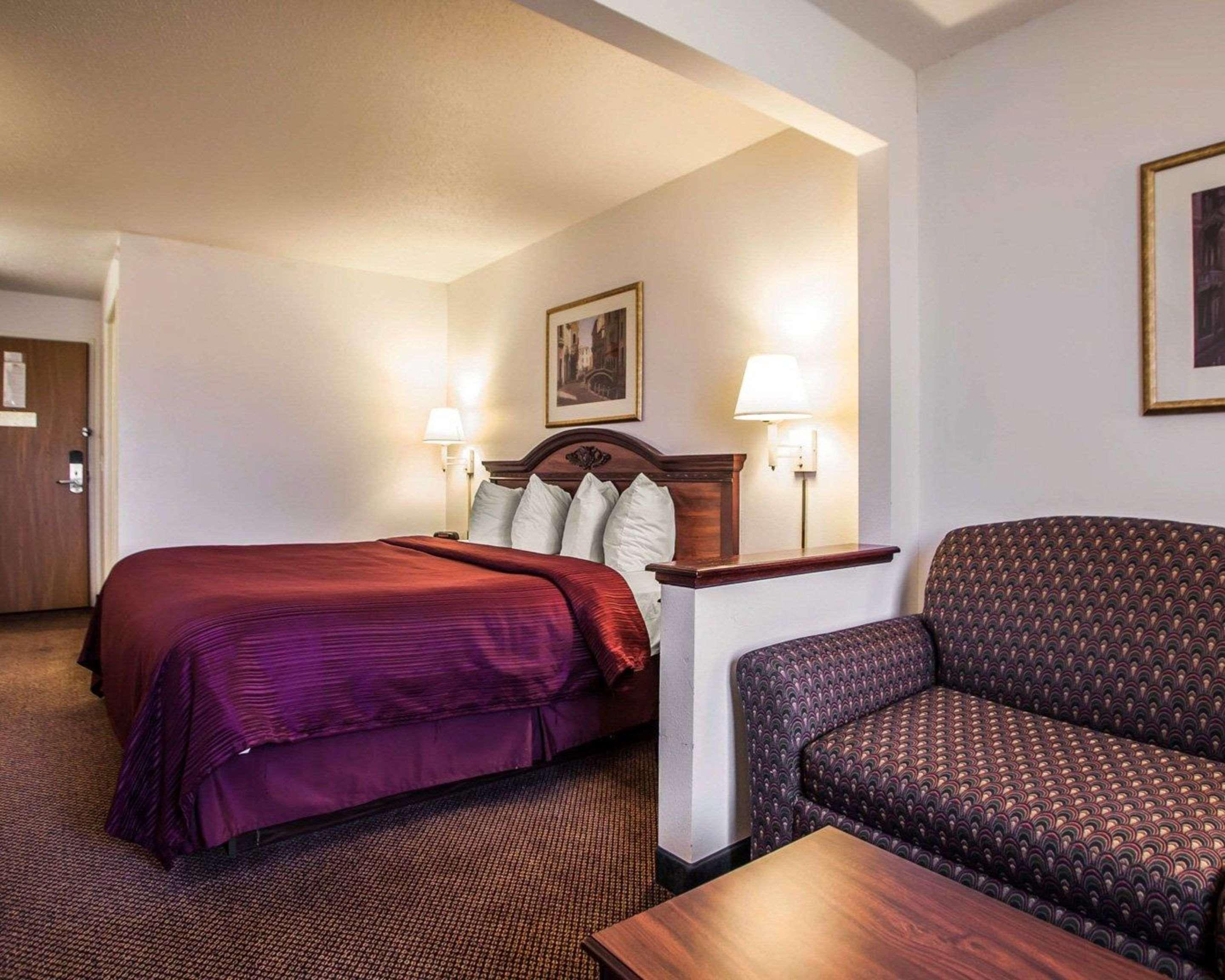 Quality Inn & Suites Eldridge Davenport North エクステリア 写真