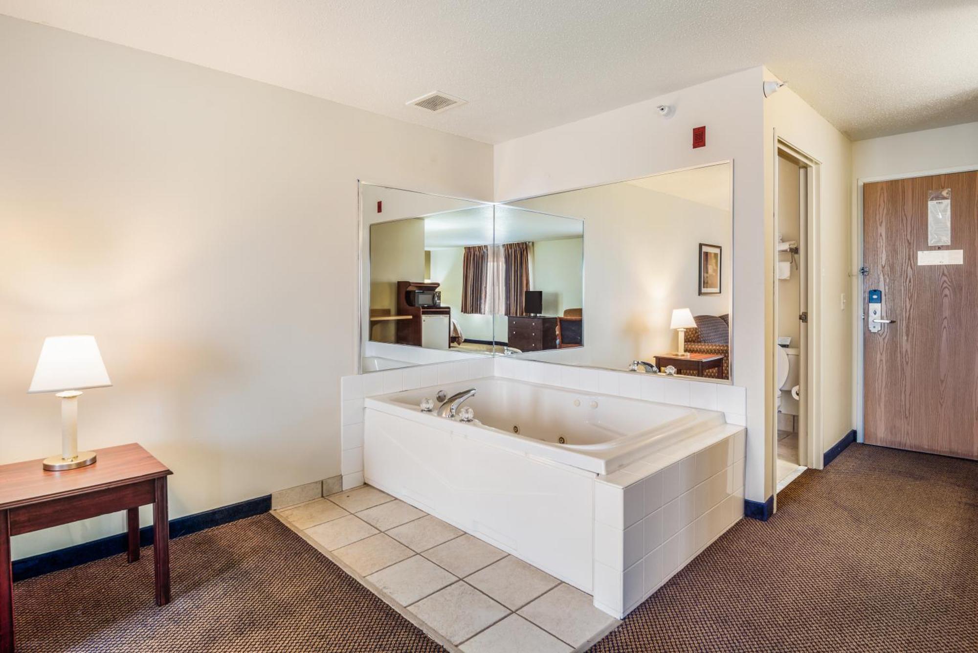 Quality Inn & Suites Eldridge Davenport North エクステリア 写真