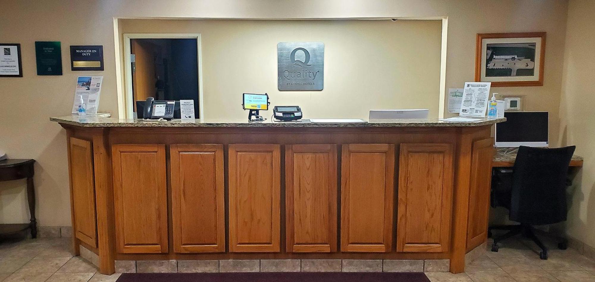 Quality Inn & Suites Eldridge Davenport North エクステリア 写真