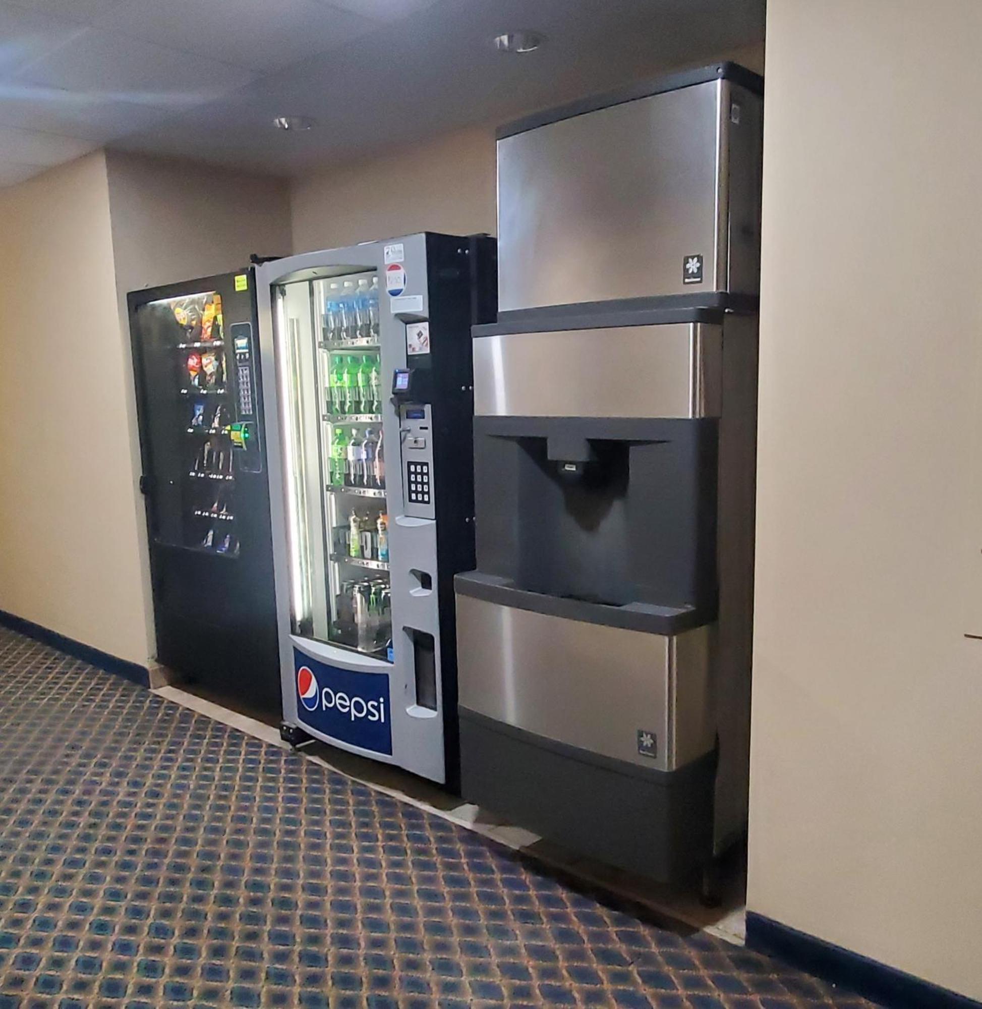 Quality Inn & Suites Eldridge Davenport North エクステリア 写真