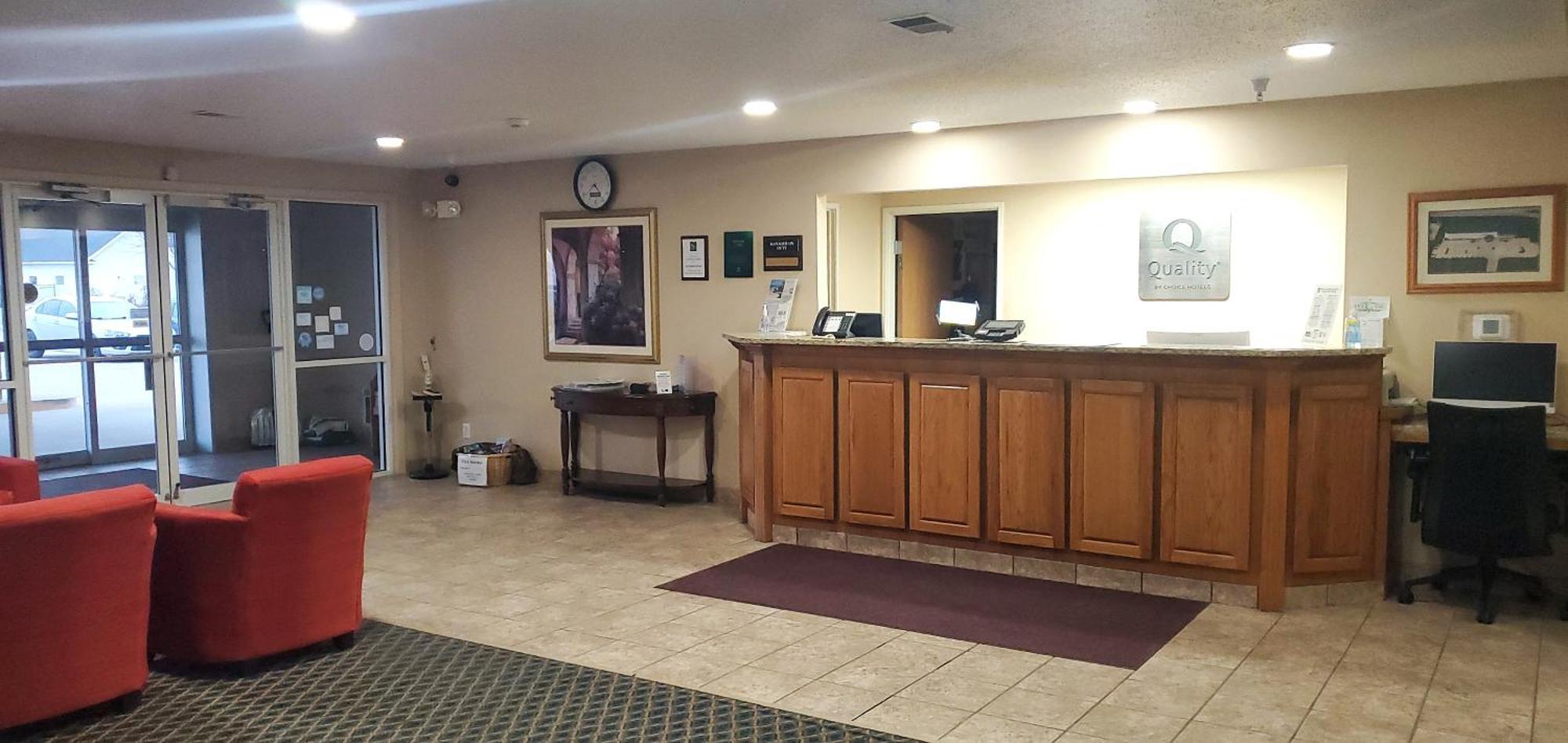 Quality Inn & Suites Eldridge Davenport North エクステリア 写真