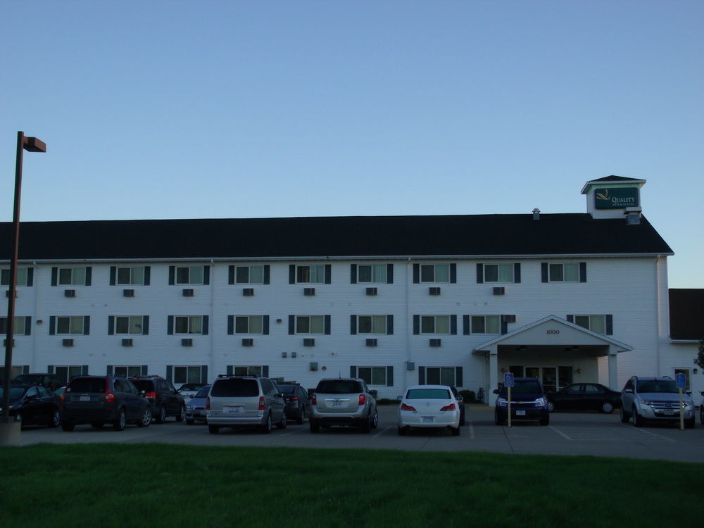 Quality Inn & Suites Eldridge Davenport North エクステリア 写真