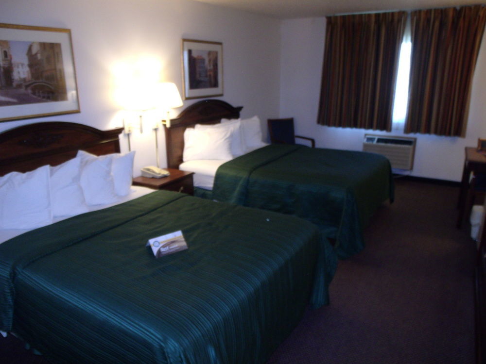 Quality Inn & Suites Eldridge Davenport North エクステリア 写真